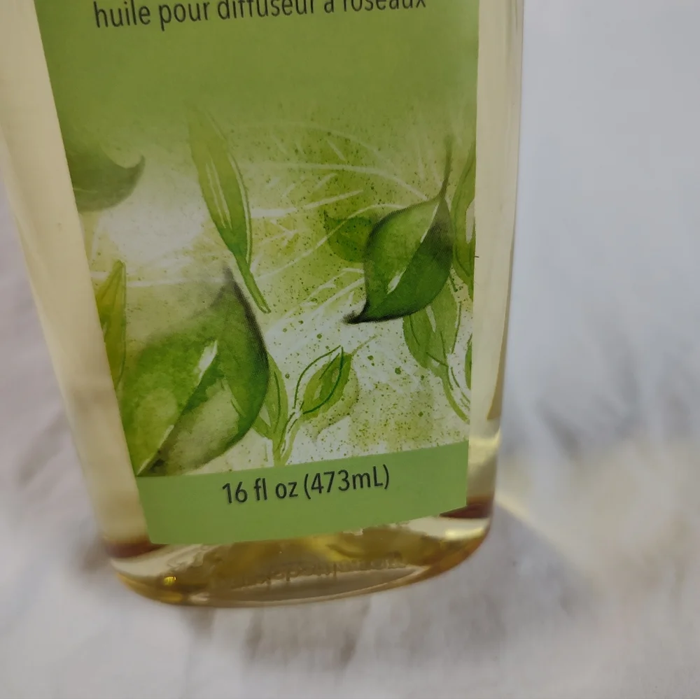 Pier 1 Imports Matcha Green Tea Reed Diffuser Oil 16fl oz w/ Reeds